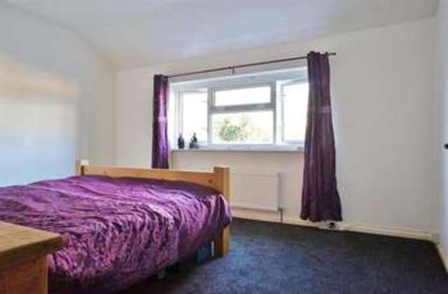 Image of 3 bedroom Terraced house for sale in Lambe Avenue Milton Abingdon OX14 at Milton  Abingdon, OX14 4DT