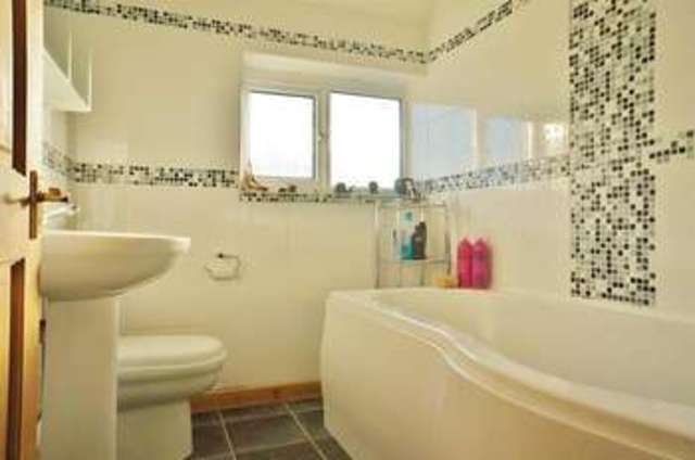  Image of 3 bedroom Terraced house for sale in Lambe Avenue Milton Abingdon OX14 at Milton  Abingdon, OX14 4DT