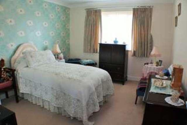  Image of 2 bedroom Ground Flat for sale in Drayton Lane Drayton Portsmouth PO6 at Drayton Lane Drayton Drayton, PO6 1BU