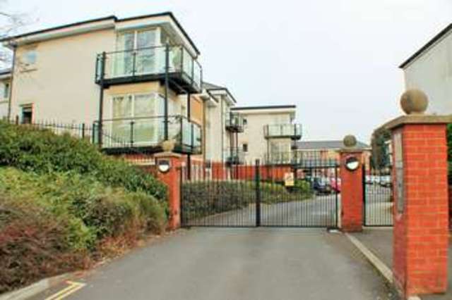  Image of 2 bedroom Ground Flat for sale in Drayton Lane Drayton Portsmouth PO6 at Drayton Lane Drayton Drayton, PO6 1BU