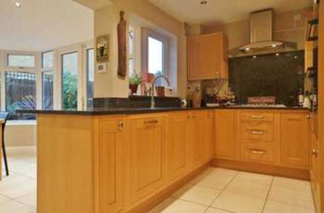  Image of 3 bedroom Detached house for sale in Lee Avenue Abingdon OX14 at Abingdon, OX14 3UT