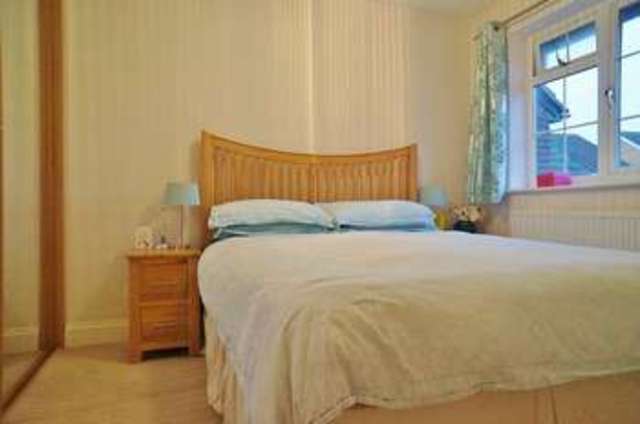  Image of 3 bedroom Detached house for sale in Lee Avenue Abingdon OX14 at Abingdon, OX14 3UT