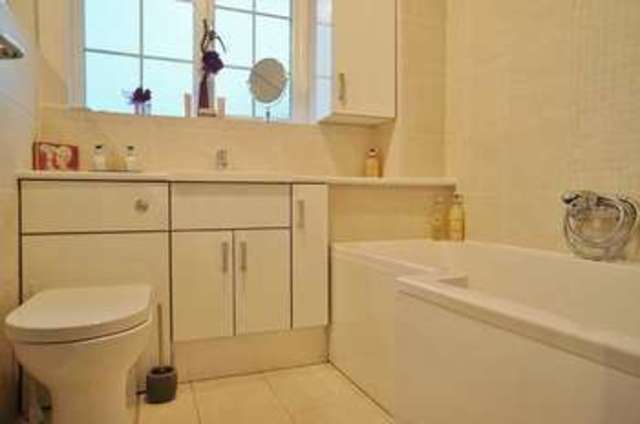  Image of 3 bedroom Detached house for sale in Lee Avenue Abingdon OX14 at Abingdon, OX14 3UT