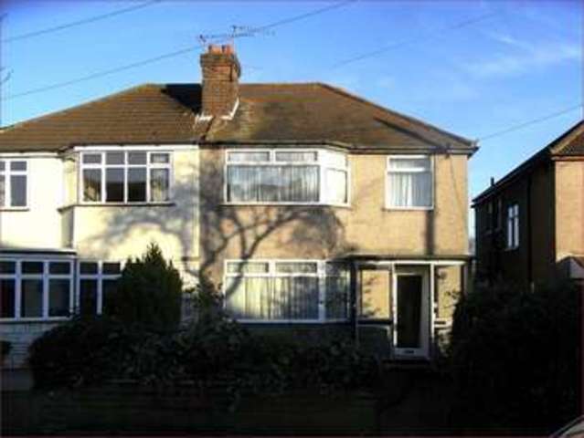  Image of 3 bedroom Semi-Detached house for sale in Leeside Barnet EN5 at Leeside  Barnet, EN5 2PD