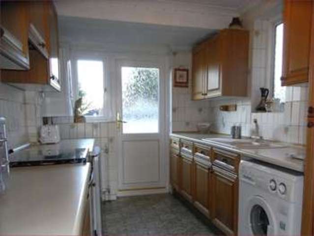  Image of 3 bedroom Semi-Detached house for sale in Leeside Barnet EN5 at Leeside  Barnet, EN5 2PD