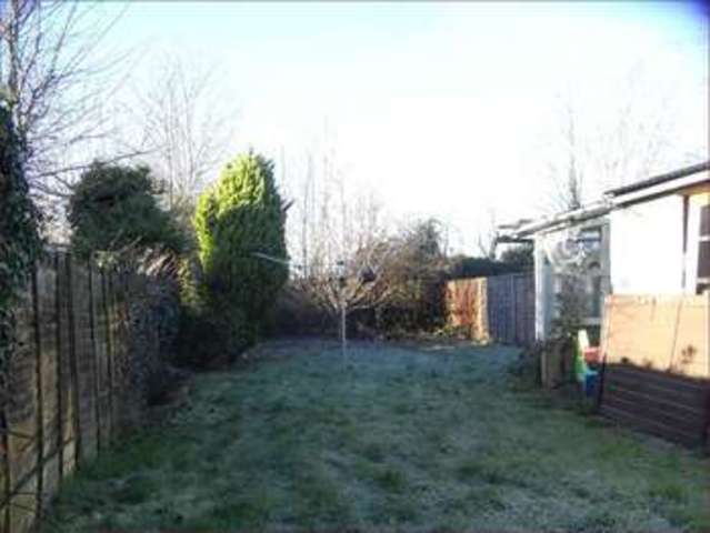  Image of 3 bedroom Semi-Detached house for sale in Leeside Barnet EN5 at Leeside  Barnet, EN5 2PG