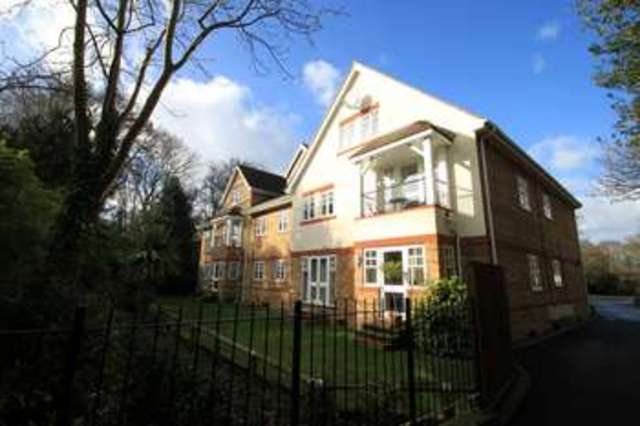  Image of 2 bedroom Ground Flat to rent in Haven Court Portsmouth Road Esher KT10 at Esher Surrey, KT10 9BF