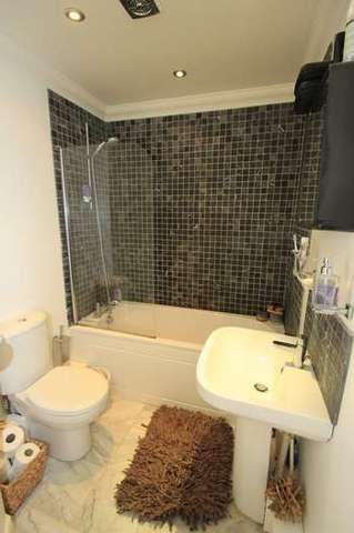  Image of 2 bedroom Ground Flat to rent in Haven Court Portsmouth Road Esher KT10 at Esher Surrey, KT10 9BF