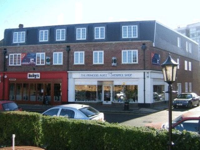  Image of 2 bedroom Flat to rent in Bridge Street Walton-on-Thames KT12 at 29-31 Bridge Street  Walton-on-Thames, KT12 1AF