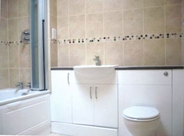  Image of 2 bedroom Flat to rent in Bridge Street Walton-on-Thames KT12 at 29-31 Bridge Street  Walton-on-Thames, KT12 1AF