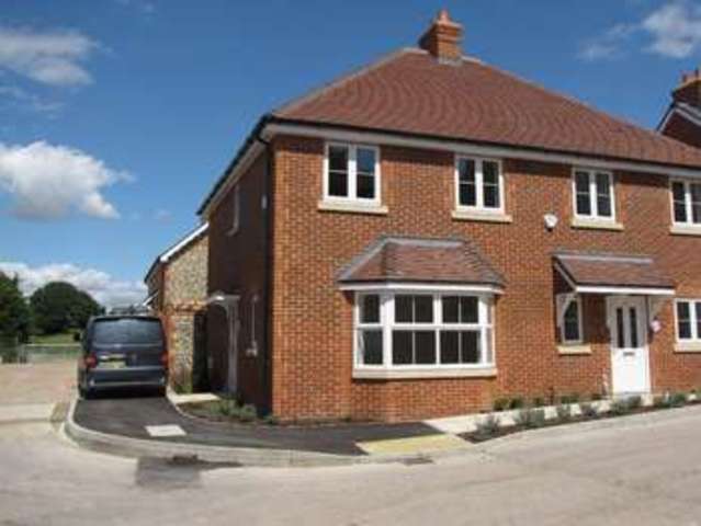  Image of 3 bedroom Semi-Detached house to rent in Malthouse Way Horndean Waterlooville PO8 at Horndean  Hampshire, PO8 0SZ