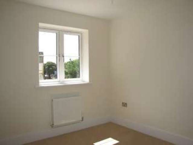  Image of 3 bedroom Semi-Detached house to rent in Malthouse Way Horndean Waterlooville PO8 at Horndean  Hampshire, PO8 0SZ