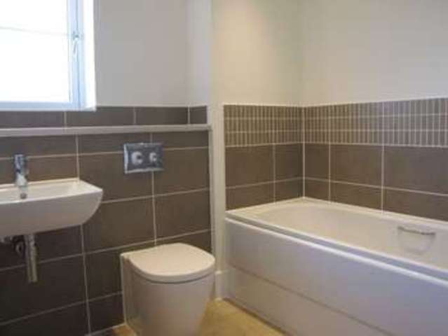  Image of 3 bedroom Semi-Detached house to rent in Malthouse Way Horndean Waterlooville PO8 at Horndean  Hampshire, PO8 0SZ