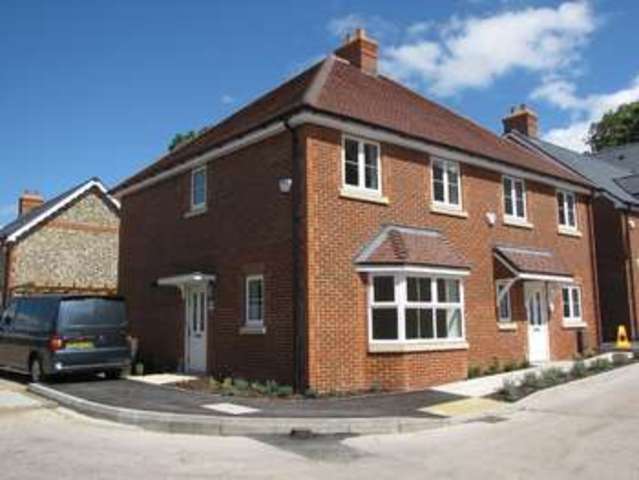  Image of 3 bedroom Semi-Detached house to rent in Malthouse Way Horndean Waterlooville PO8 at Horndean  Hampshire, PO8 0SZ