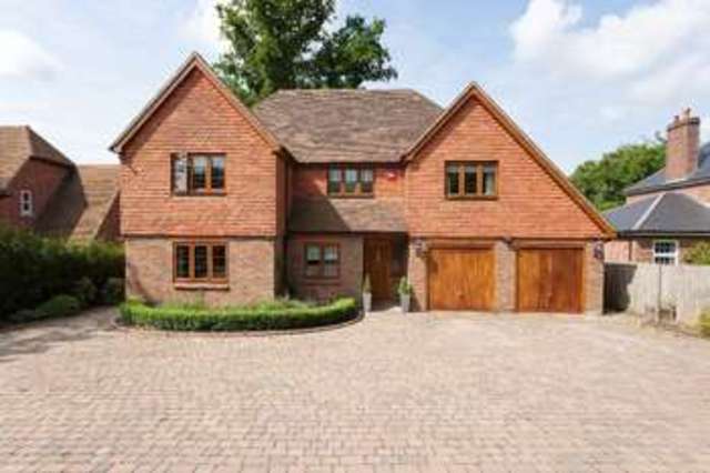  Image of 6 bedroom Detached house to rent in Manor Lodge Road Rowland