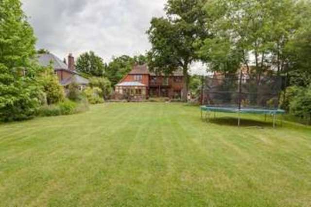  Image of 6 bedroom Detached house to rent in Manor Lodge Road Rowland