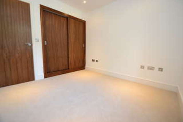  Image of 1 bedroom Flat to rent in Maple Road Surbiton KT6 at Surbiton Surrey, KT6 4AG