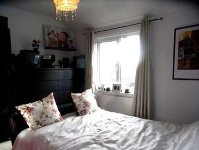  Image of 3 bedroom Property for sale in Mays Lane Barnet EN5 at Mays Lane  Barnet, EN5 2DY