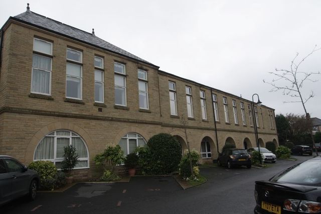  Image of 2 bedroom Flat to rent in Emily Way Halifax HX1 at McCrea Apartments  Halifax, HX1 2NS