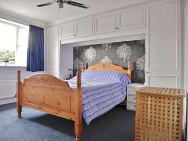  Image of 4 bedroom Detached house for sale in Mons Way Abingdon OX14 at Abingdon, OX14 1NJ