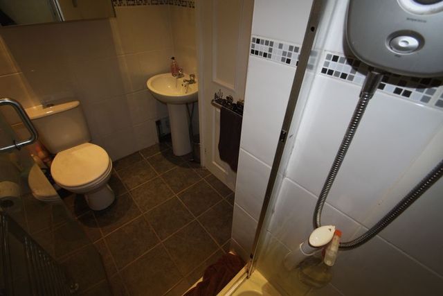  Image of 2 bedroom Detached house to rent in Myrtle Road Elland HX5 at Myrtle Road  Elland, HX5 0HU