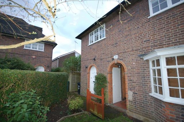  Image of 2 bedroom Flat to rent in Neale Close London N2 at Neale Close  Hampstead Garden Suburb, N2 0LF