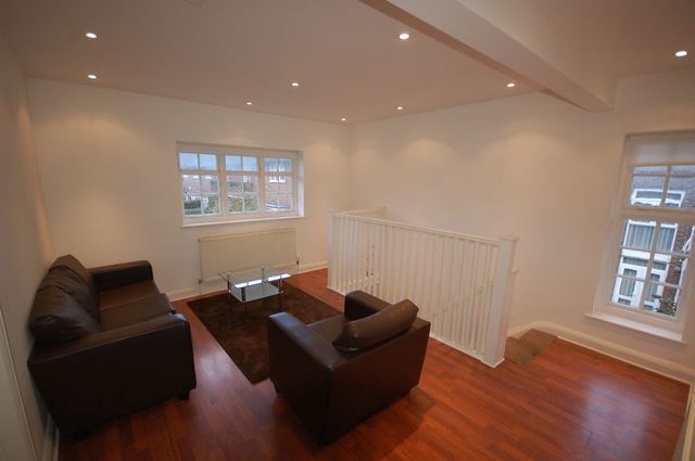  Image of 2 bedroom Flat to rent in Neale Close London N2 at Neale Close  Hampstead Garden Suburb, N2 0LF