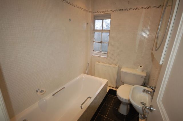  Image of 2 bedroom Flat to rent in Neale Close London N2 at Neale Close  Hampstead Garden Suburb, N2 0LF
