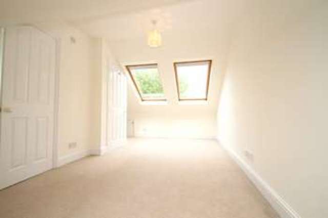  Image of 4 bedroom Semi-Detached house to rent in Beaconsfield Road New Malden KT3 at New Malden Surrey, KT3 3HY