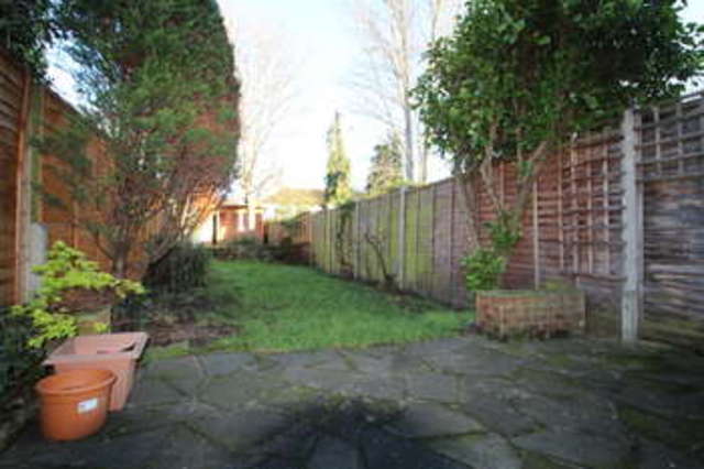  Image of 4 bedroom Semi-Detached house to rent in Beaconsfield Road New Malden KT3 at New Malden Surrey, KT3 3HY