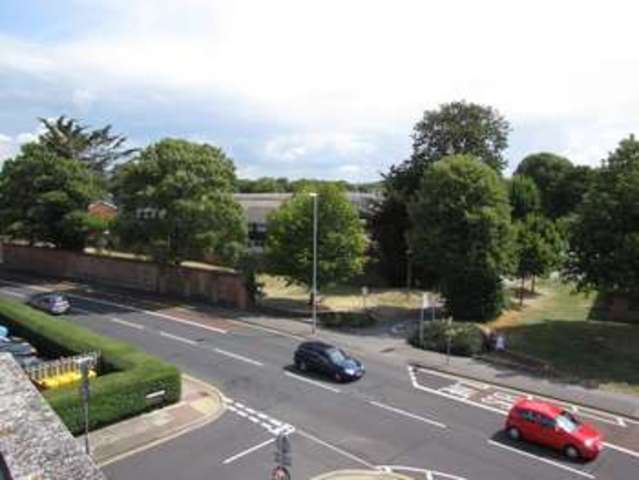  Image of 2 bedroom Flat for sale in London Road Portsmouth PO2 at North End Portsmouth Hampshire, PO2 9HP