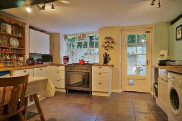  Image of 3 bedroom Town House for sale in Ock Street Abingdon OX14 at Abingdon, OX14 5DL