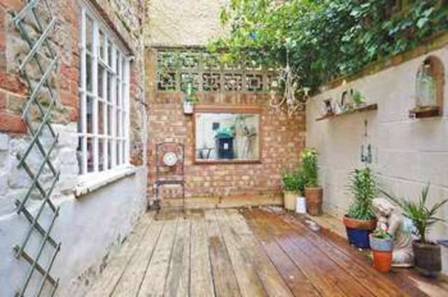  Image of 3 bedroom Town House for sale in Ock Street Abingdon OX14 at Abingdon, OX14 5DL