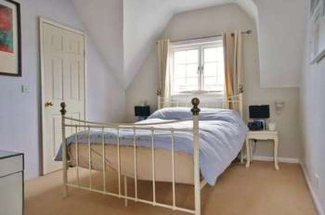  Image of 3 bedroom Town House for sale in Ock Street Abingdon OX14 at Abingdon, OX14 5DL