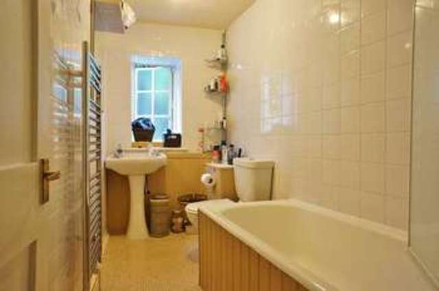  Image of 3 bedroom Town House for sale in Ock Street Abingdon OX14 at Abingdon, OX14 5DL