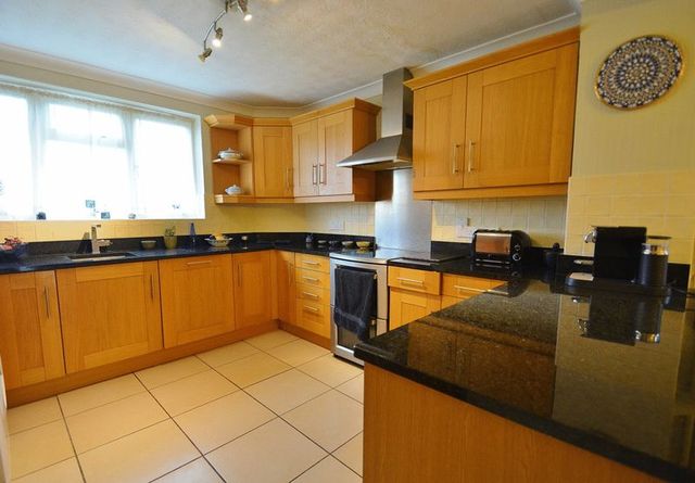  Image of 4 bedroom Detached house for sale in Old Croft Close Kingston Blount Chinnor OX39 at Old Croft Close  Kingston Blount, OX39 4RX