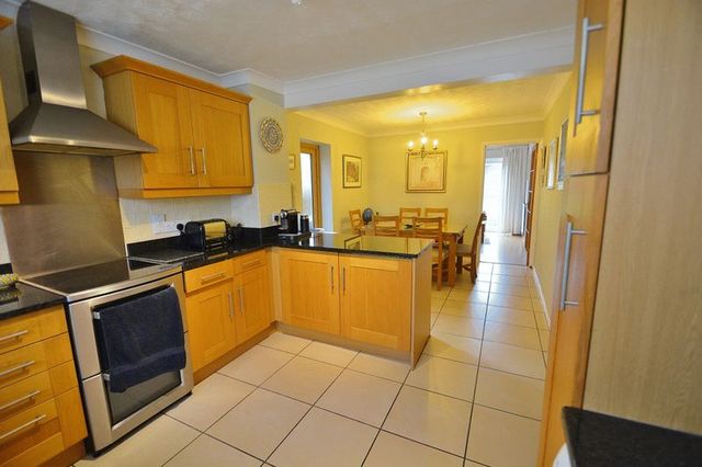  Image of 4 bedroom Detached house for sale in Old Croft Close Kingston Blount Chinnor OX39 at Old Croft Close  Kingston Blount, OX39 4RX