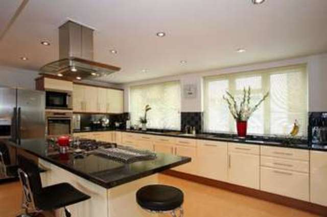  Image of 4 bedroom Property for sale in Broad Street Portsmouth PO1 at Old Portsmouth Hampshire, PO1 2JD