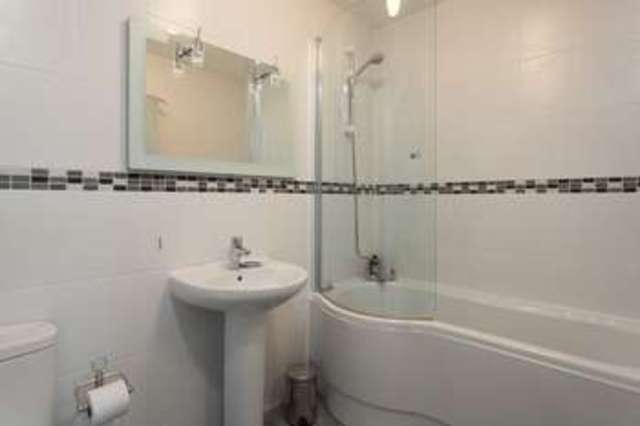  Image of 4 bedroom Town House for sale in White Hart Road Portsmouth PO1 at Old Portsmouth Hampshire, PO1 2TP