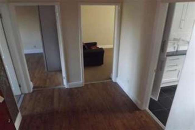  Image of 2 bedroom Flat to rent in Old Warwick Road Solihull B92 at Solihull, B92 7JT