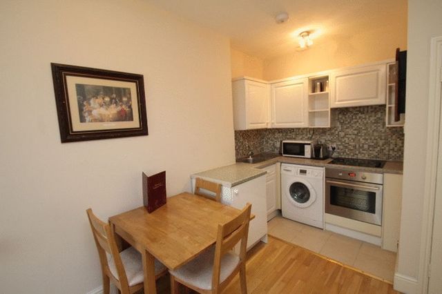  Image of 1 bedroom Flat to rent in Castletown Road London W14 at Castletown Road  London, W14 9HE