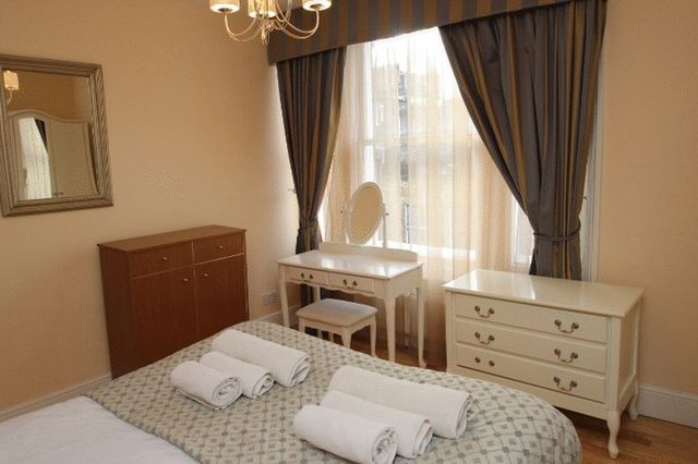  Image of 1 bedroom Flat to rent in Castletown Road London W14 at Castletown Road  London, W14 9HE