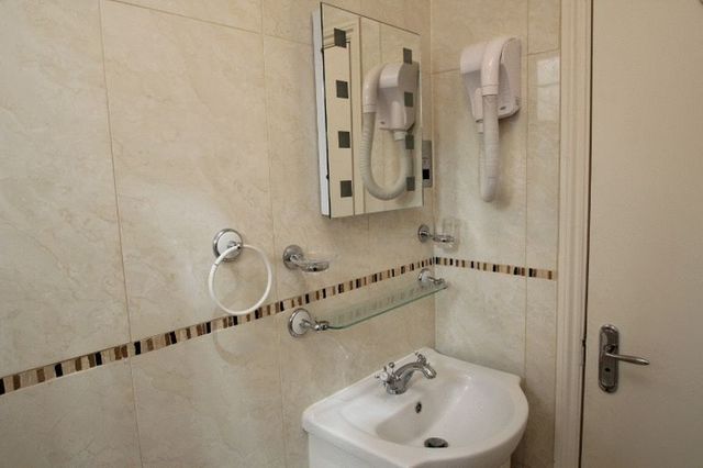  Image of 1 bedroom Flat to rent in Castletown Road London W14 at Castletown Road  London, W14 9HE