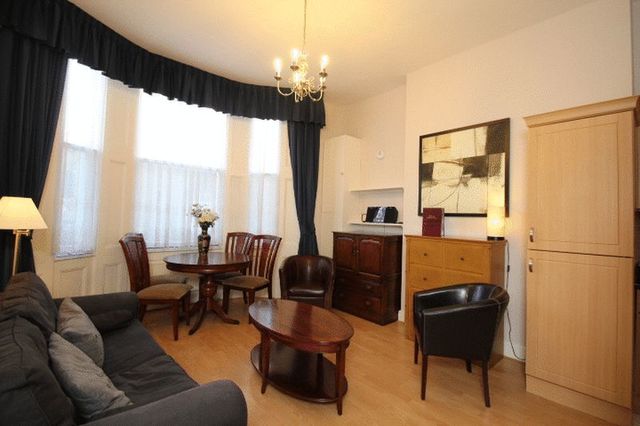  Image of 1 bedroom Flat to rent in Castletown Road London W14 at Castletown Road  London, W14 9HE