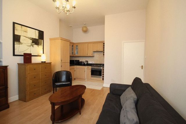  Image of 1 bedroom Flat to rent in Castletown Road London W14 at Castletown Road  London, W14 9HE