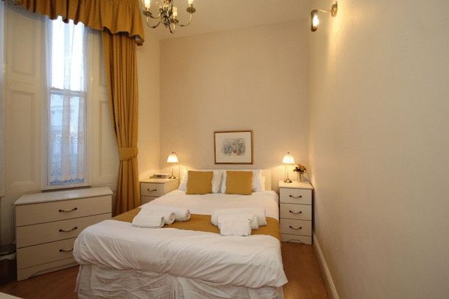 Image of 1 bedroom Flat to rent in Castletown Road London W14 at Castletown Road  London, W14 9HE