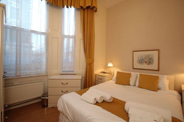  Image of 1 bedroom Flat to rent in Castletown Road London W14 at Castletown Road  London, W14 9HE