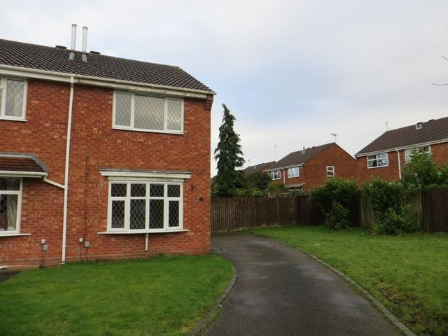  Image of 2 bedroom Semi-Detached house to rent in Over Brunton Close Northfield Birmingham B31 at Over Brunton Close  Birmingham, B31 3XB