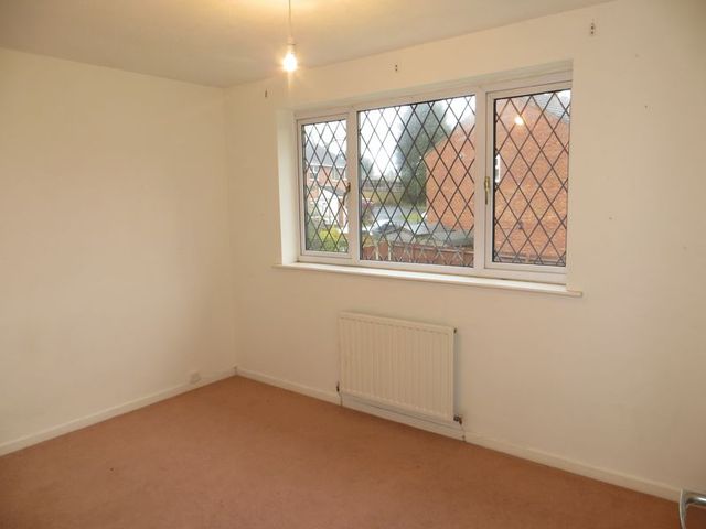  Image of 2 bedroom Semi-Detached house to rent in Over Brunton Close Northfield Birmingham B31 at Over Brunton Close  Birmingham, B31 3XB