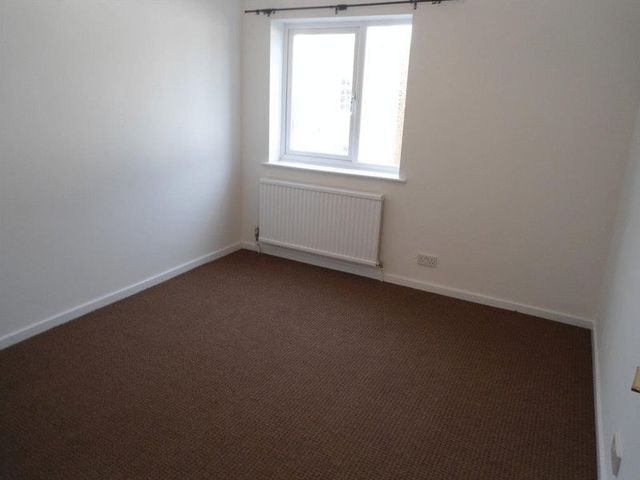  Image of 2 bedroom Flat to rent in Aldwick Road Aldwick Bognor Regis PO21 at Aldwick Road  Bognor Regis, PO21 2PE